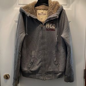 HOLLISTER MENS SHERPA/FUR HOODED JACKET. SIZE M.